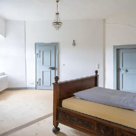 Schloss Schoenberg Apartment *